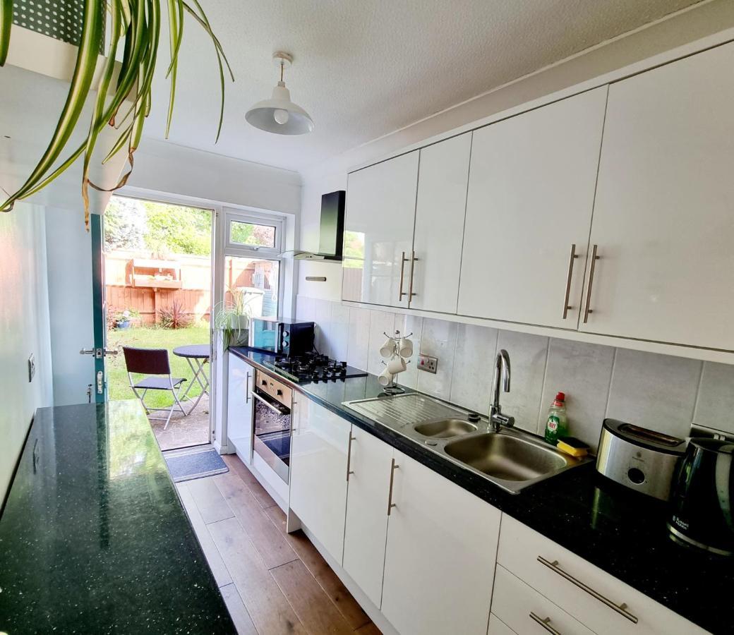 Private One Bedroom Apartment With Garden And Parking Thame Exterior photo